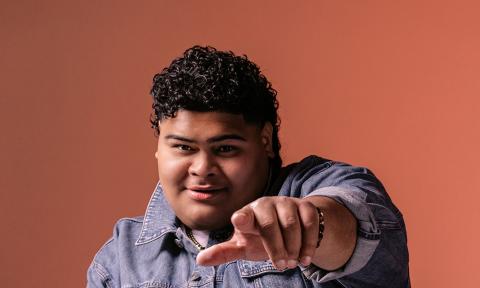 Iam Tongy pointing outward